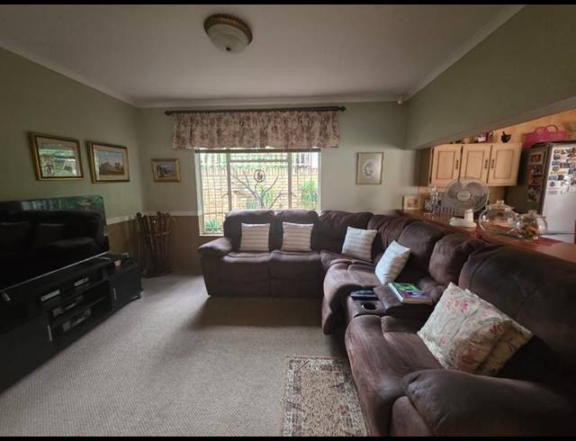 3 BEDROOM HOUSE FOR SALE IN GREENHILLS